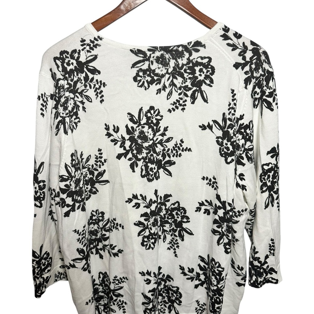 Croft & Barrow Women's White and Black Floral Cardigan Buttoned 3X - Picture 2 of 8
